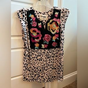 Sleeveless ruffle boutique top Savanna Jane top! Size medium.